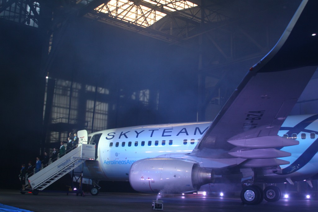 Presentación del avión que identifica el ingreso de Aerolíneas Argentinas a la alianza global de compañías aéreas, SkyTeam.
