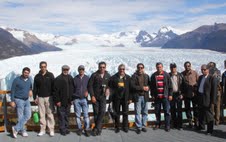 La delegación empresarial durante la visita al Glaciar Perito Moreno en El Calafate.