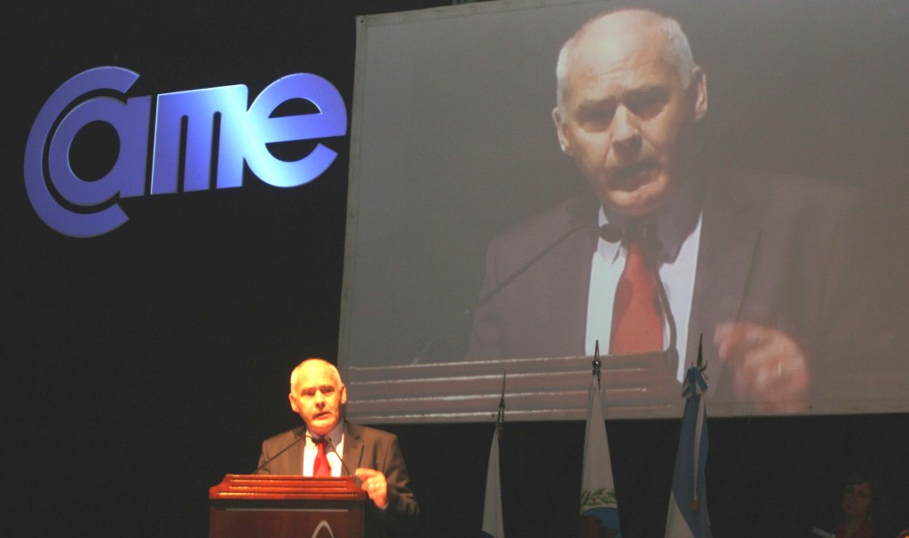 El ministro de Turismo de la Nación, Enrique Meyer, en el marco de su discurso en el Foro Internacional de Turismo, Ciudad y Comercio 
