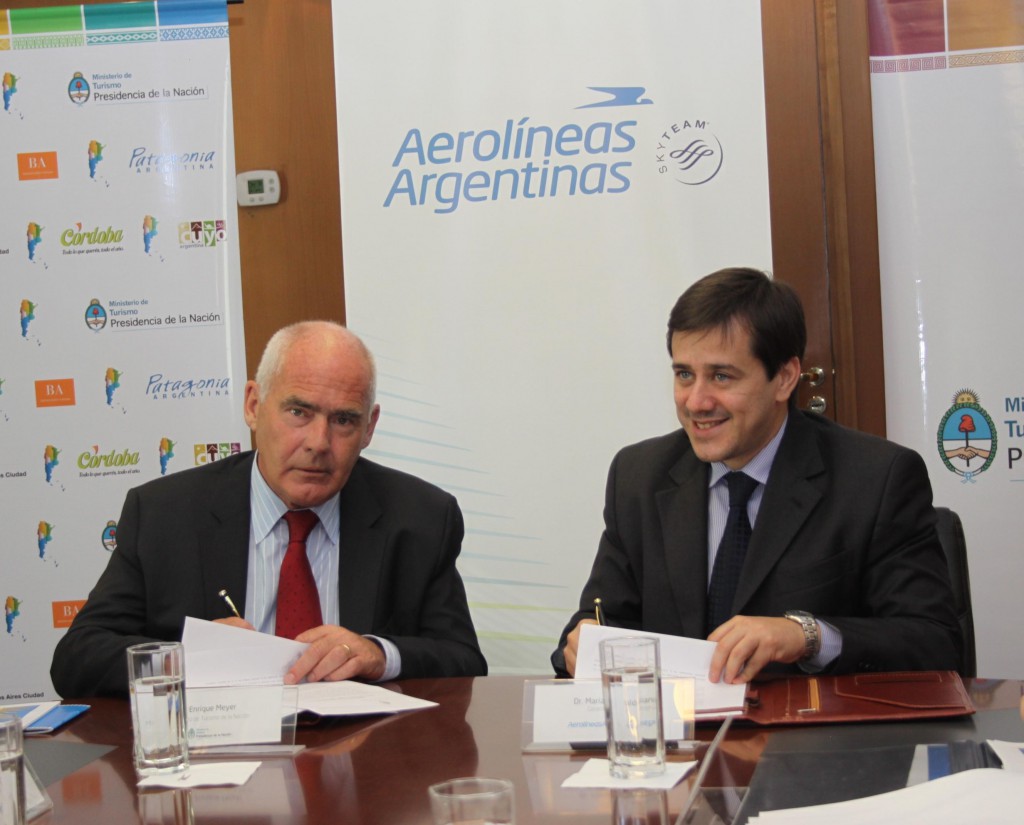 El ministro de Turismo de la Nación, Enrique Meyer, junto al presidente de Aerolíneas Argentinas, Mariano Recalde.