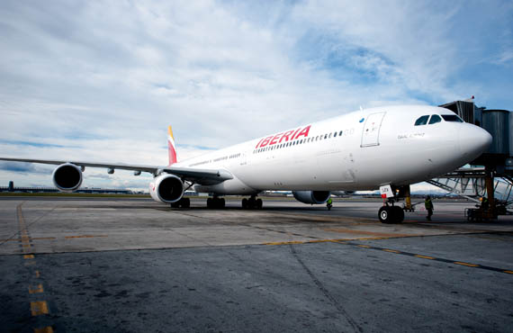 El primer Airbus A340-600 con la nueva imagen de la compañía, tras realizar un vuelo con Santiago de Chile 