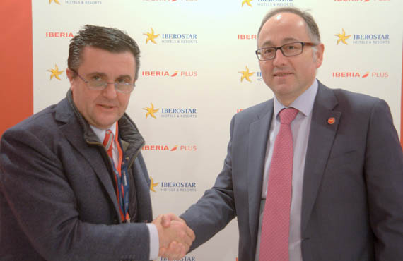 Aurelio Vázquez, director general de Europa del Grupo Iberostar, y Luis Gallego, presidente ejecutivo de Iberia, en Fitur
