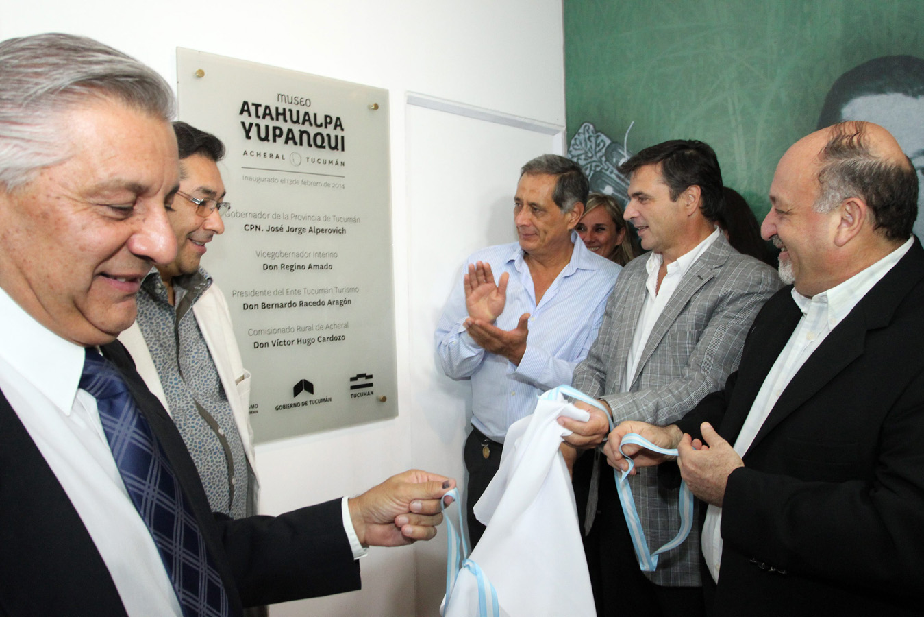 Racedo Aragón descubrió una placa en la entrada al museo