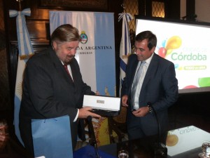 Acuerdo de cooperación turística, cultural y económica con Montevideo