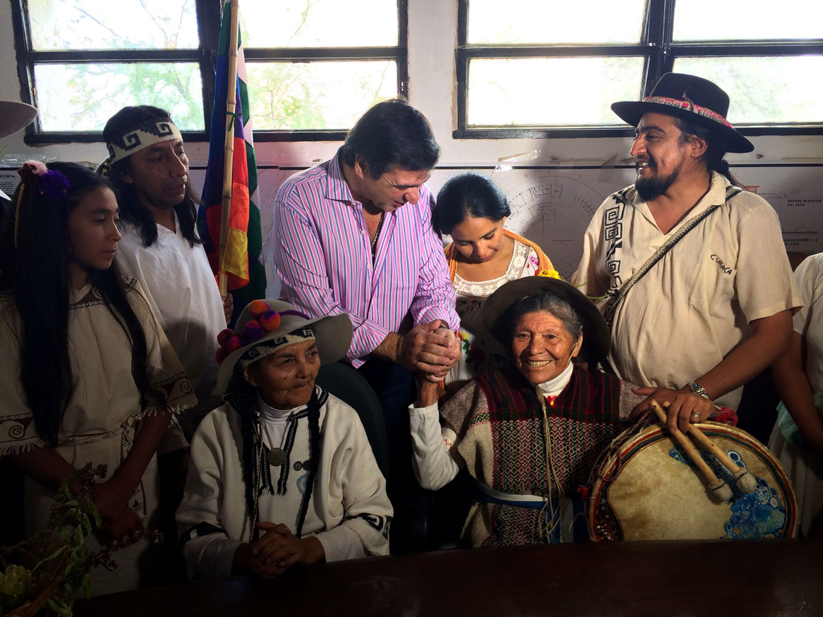 Racedo Aragón fue recibido en la Casa de la Comunidad Originaria y junto al Cacique presentaron a la Pachamama 2014 a los medios de prensa.