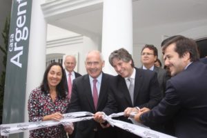 El vicepresidente de la Nación, Amado Boudou, junto al ministro de Turismo de la Nación, Enrique Meyer; dejaron inaugurada la Casa Argentina en San Pablo.