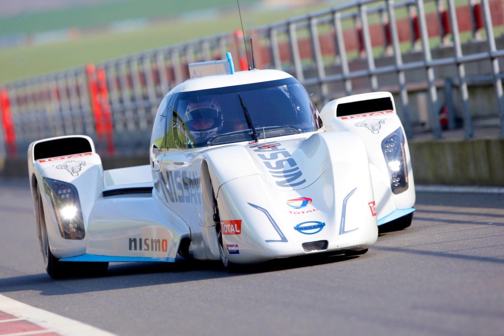 Nissan "electrificar" Le Mans con el ZEOD RC y los graduados