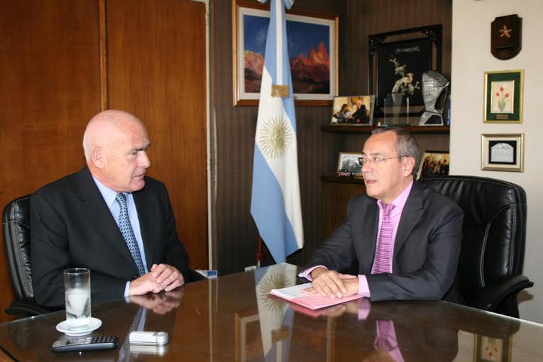 El ministro de Turismo de la Nación, Enrique Meyer,junto al embajador de Francia en Argentina, Jean Michel Casa,