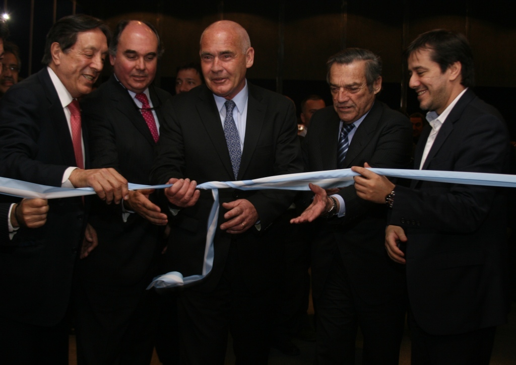 El ministro de Turismo de la Nación, Enrique Meyer, junto al presidente de AOCA, Diego Gutierrez, y el presidente de la CAT, Oscar Ghezzi en el corte de cinta inaugural de ExpoEventos 2014.