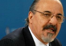 Ministro de Trabajo Carlos Tomada