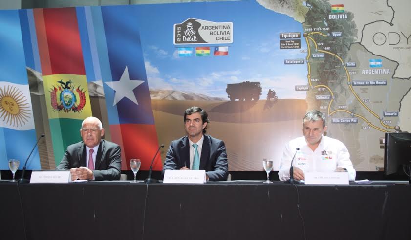 El Ministro de Turismo de la Nación, Enrique Meyer junto al gobernador de Salta, Juan Manuel Urtubey y el director del Dakar, Etienne Lavigne durante el lanzamniento del Dakar 2015 en el Museo del Bicentenario. 