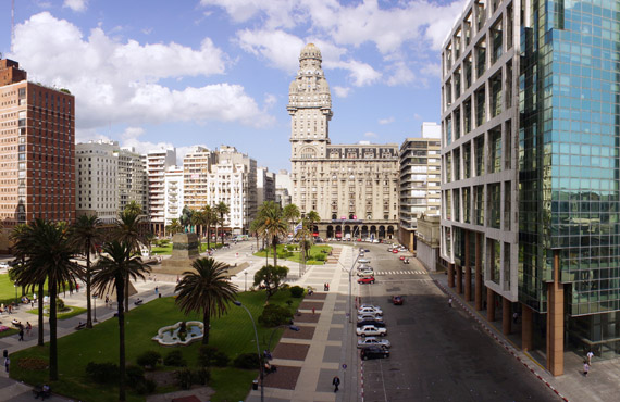 A partir de febrero, Iberia ofrecerá cinco vuelos semanales directos Montevideo-Madrid-Montevideo