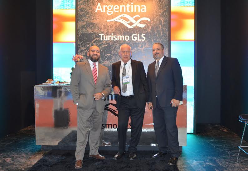 El ministro de Turismo de la Nación, Enrique Meyer, junto al presidente de la CCGLAR, Pablo de Luca; y el vicepresidente de la CCGLAR, Gustavo Noguera.