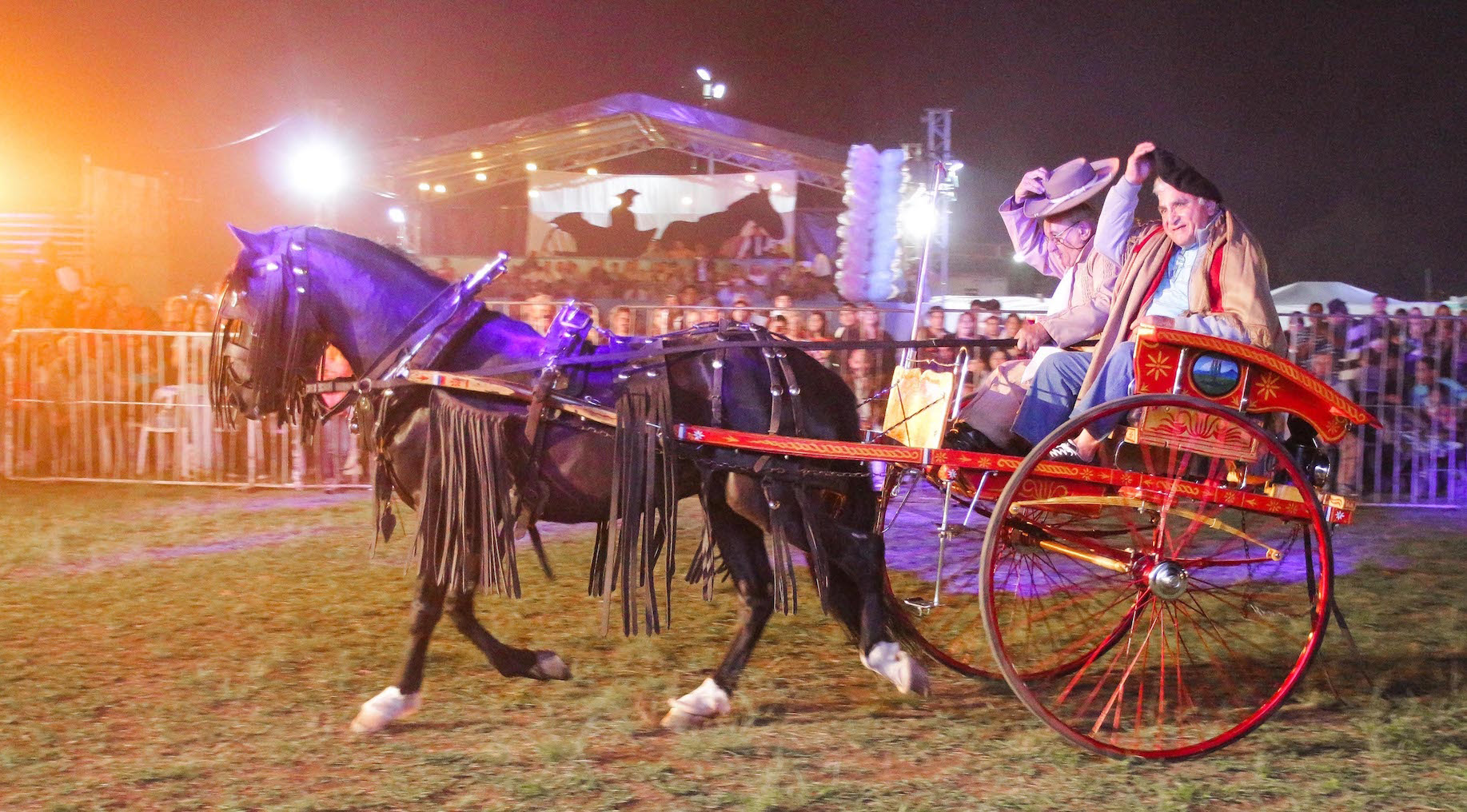 El regreso del Festival Nacional del Sulky le devolvió el brillo de la noche simoqueña