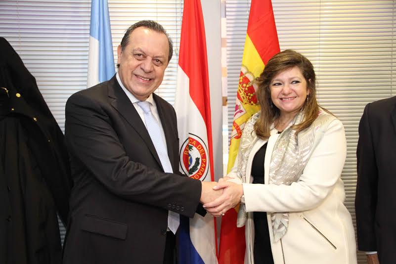 El Ministro de Turismo de la Nación, Gustavo Santos, junto a la Ministra de Turismo de Paraguay, Marcela Bacigalupo.