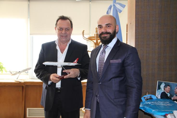 El Ministro de Turismo de la Nación, Gustavo Santos y el gerente general de Turkish Airlines, Numan Cizmecioglu