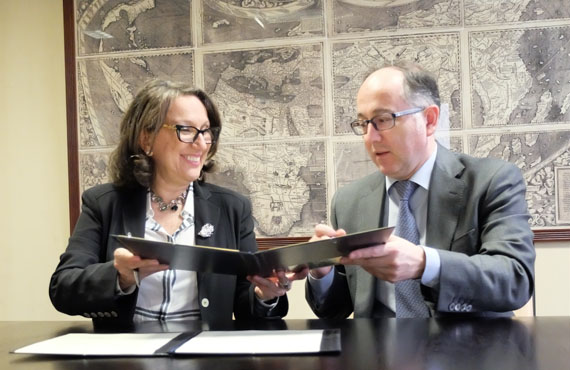Luis Gallego y Rebeca Grynspan, en la firma de adhesión de Iberia a la Alianza para la Movilidad Académica