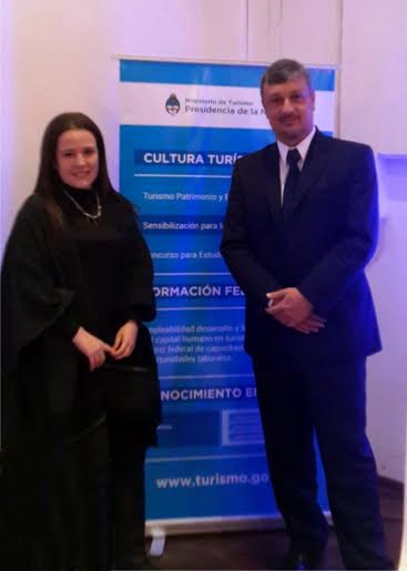 El Director Provincial de Fiscalización, Calidad y Competitividad, Ab. Martin Pisello, junto a Pia Puentedura