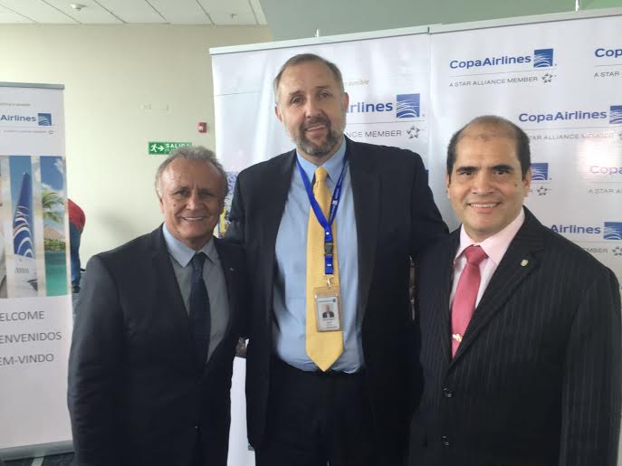 Gustavo Esusy junto a los Sres. Embajadores Miguel Torres del Sel (Argentina) y Dionisio De Gracia Guillen (Panamá).