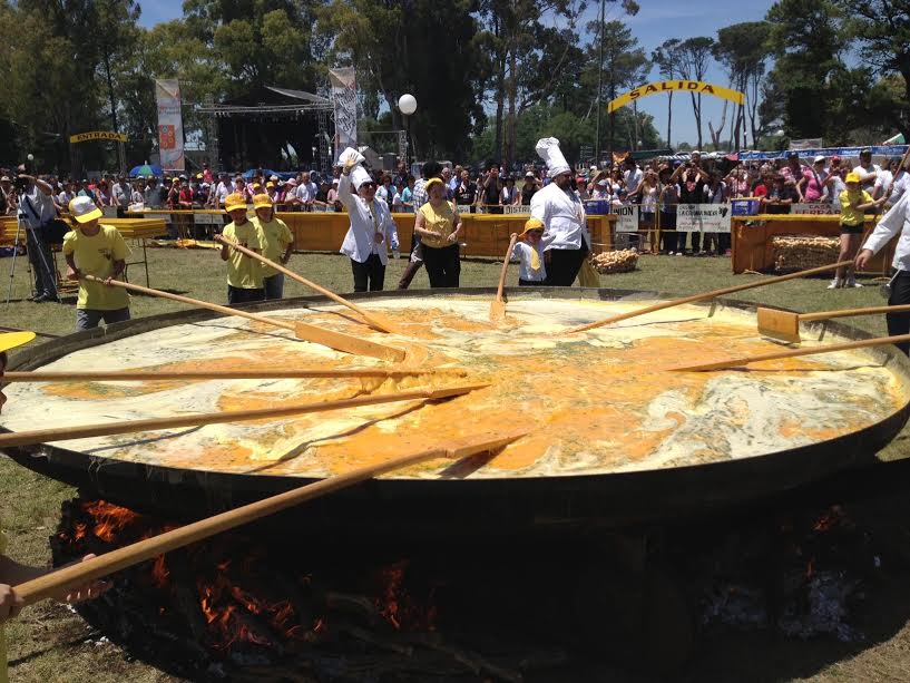 Fiesta de la Omelette Gigante en Saavedra