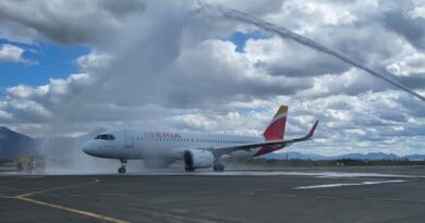 Iberia estrena con un lleno su nueva ruta a Tirana